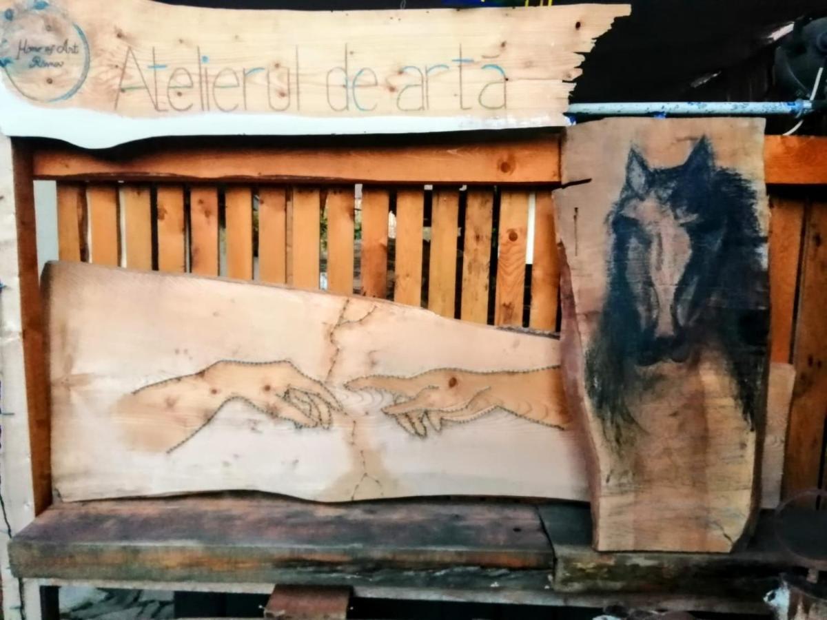 Home Of Art Rîşnov Luaran gambar